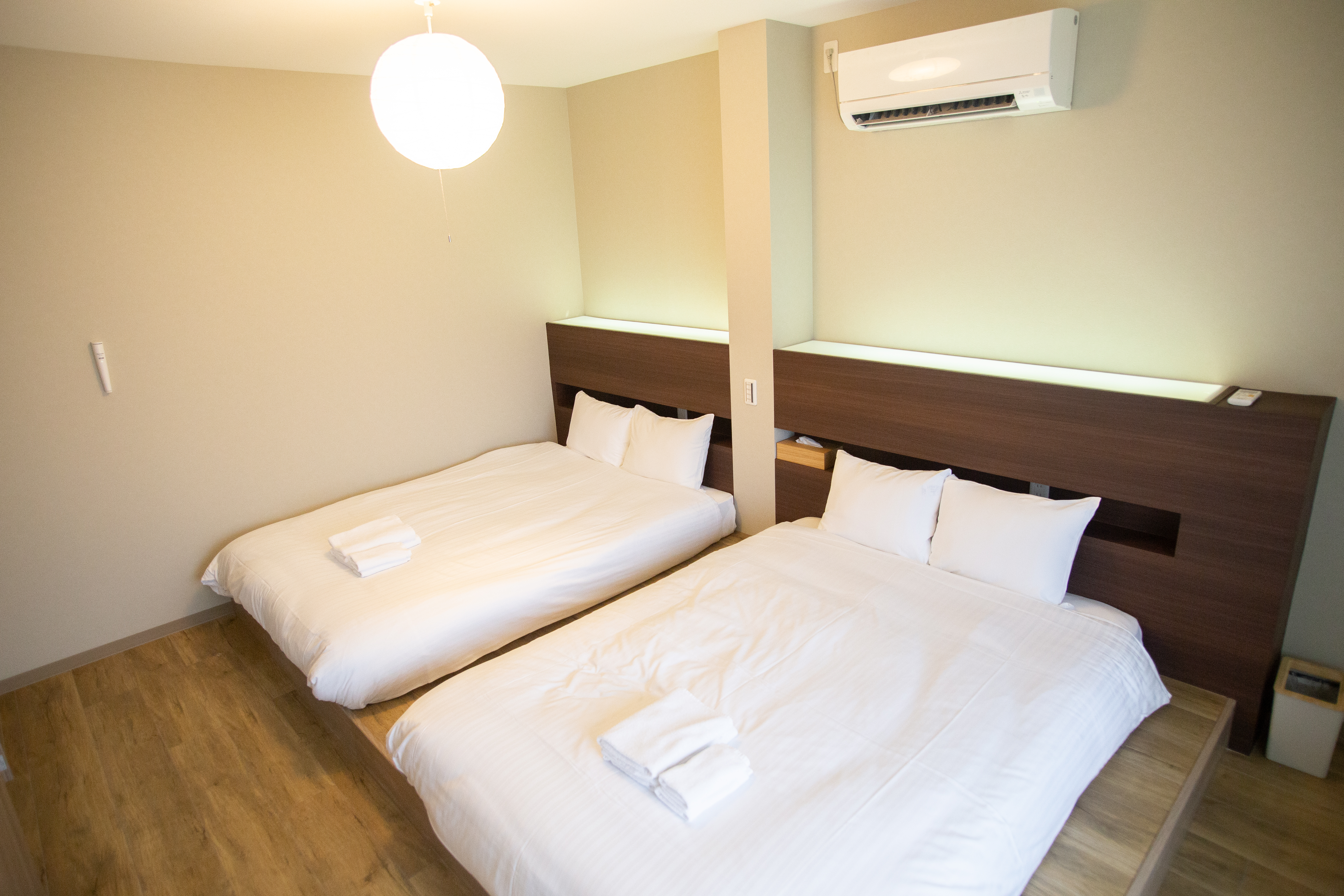 2F 寝室のベッド